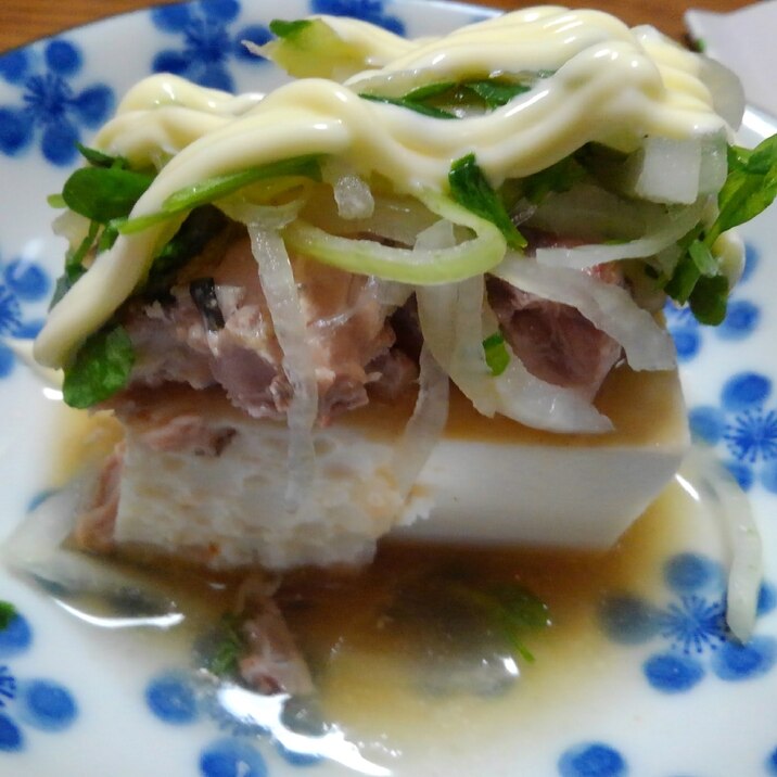 サバ缶とオニオンの豆腐サラダ
